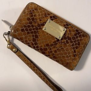 Michael Kors Wristlet Wallet